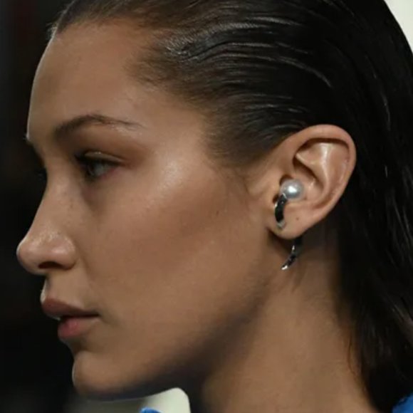 PEARL EARRING - Picture 1 of 4